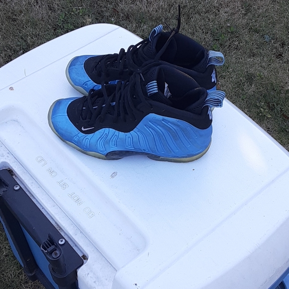 Shoes - Picture 1 of 2